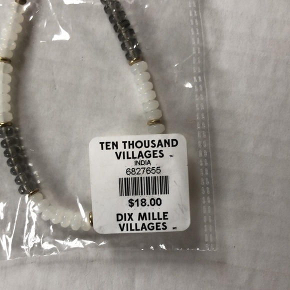 Grey  and White Beaded necklace - Picture 4 of 5